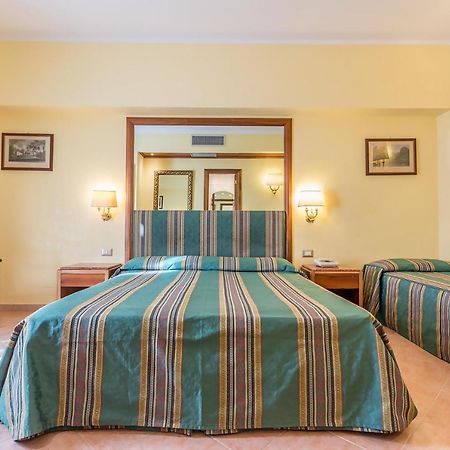 Raeli Hotel Noto Рим Екстериор снимка