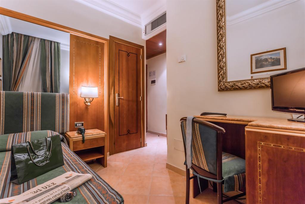Raeli Hotel Noto Рим Екстериор снимка
