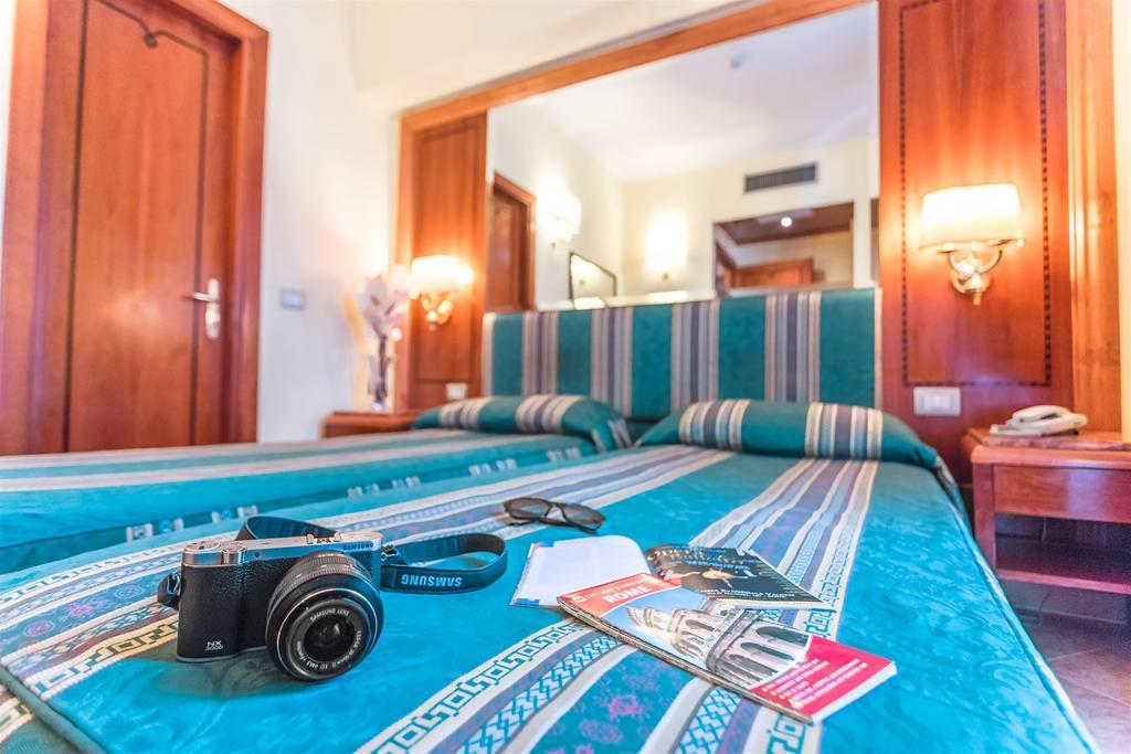 Raeli Hotel Noto Рим Екстериор снимка
