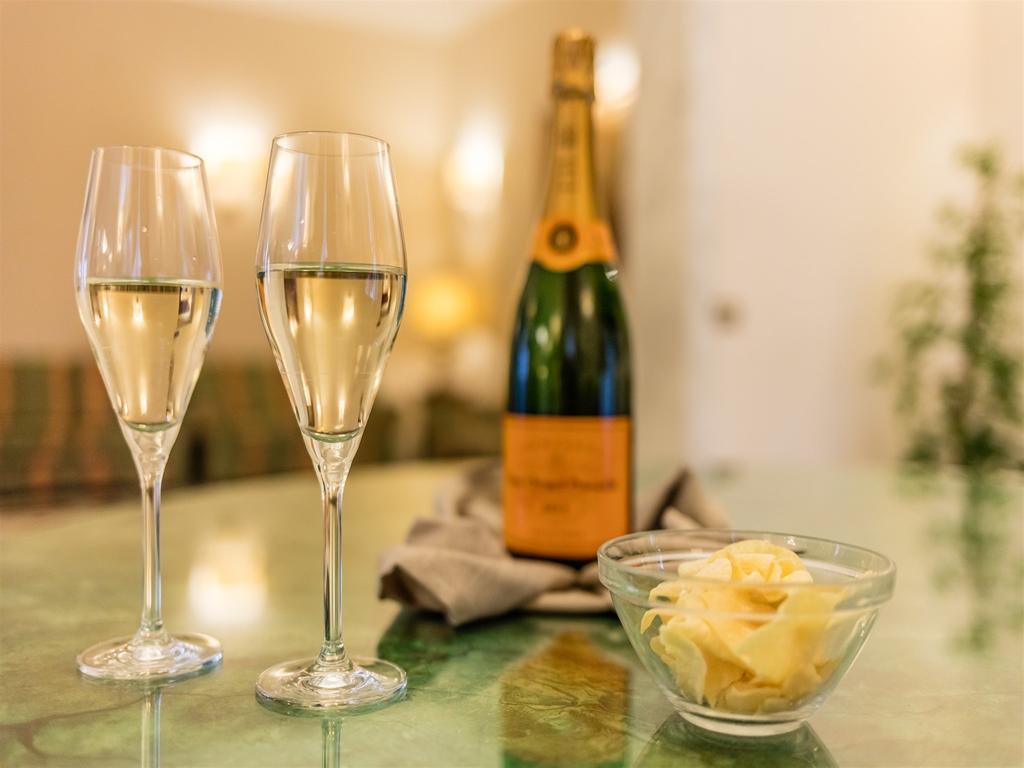 Raeli Hotel Noto Рим Екстериор снимка