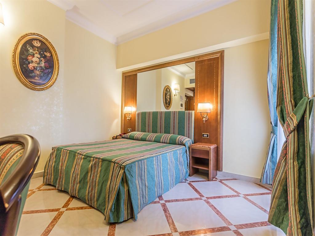 Raeli Hotel Noto Рим Екстериор снимка