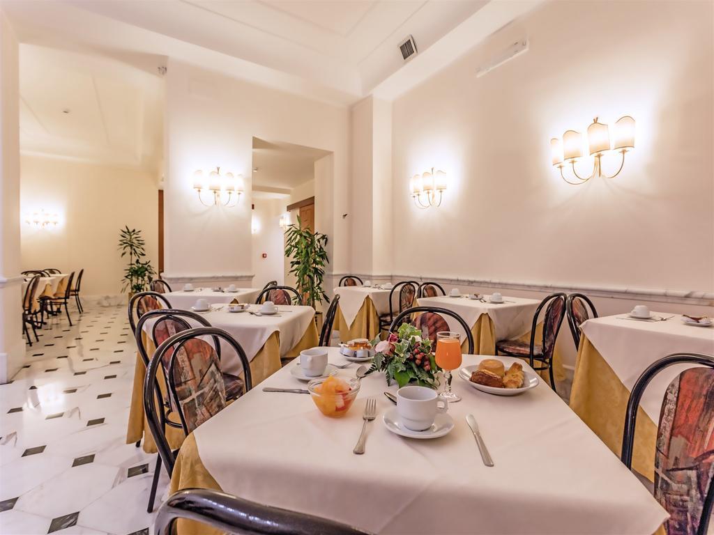 Raeli Hotel Noto Рим Екстериор снимка