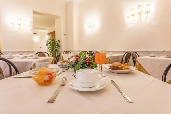 Raeli Hotel Noto Рим Екстериор снимка