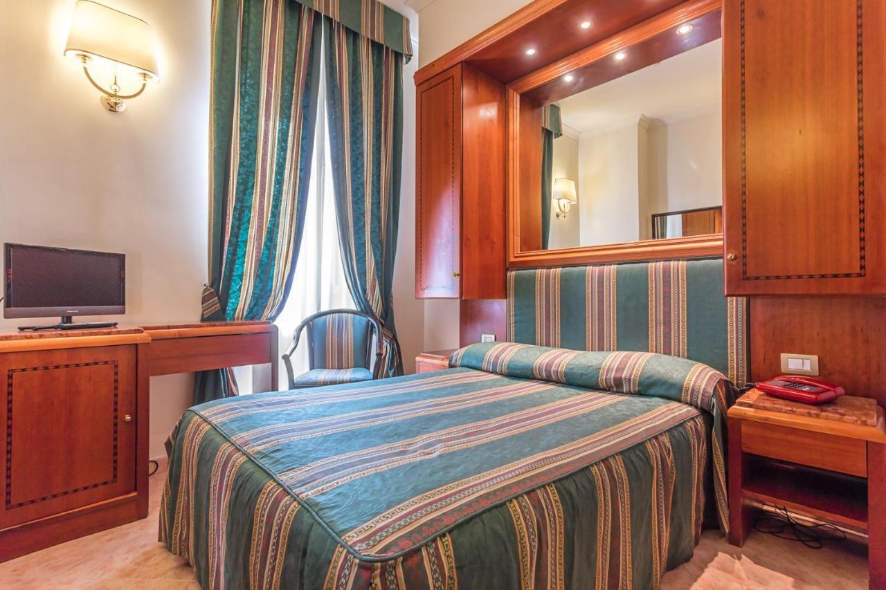 Raeli Hotel Noto Рим Екстериор снимка
