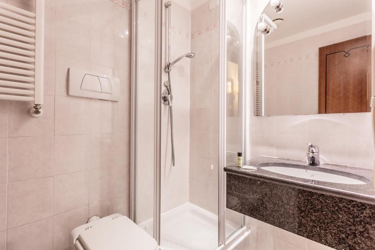 Raeli Hotel Noto Рим Екстериор снимка