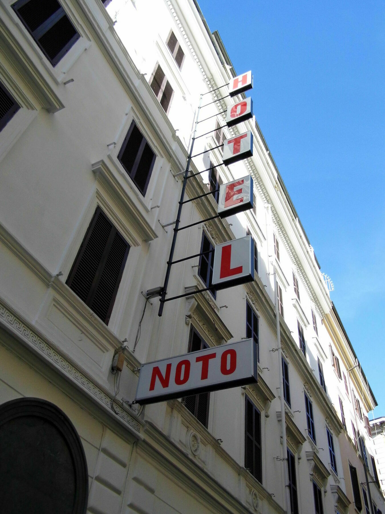Raeli Hotel Noto Рим Екстериор снимка