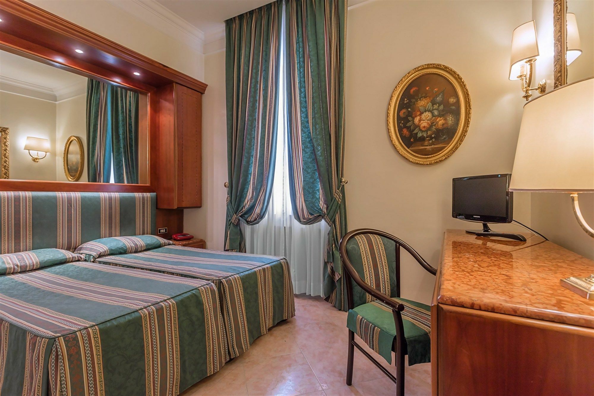 Raeli Hotel Noto Рим Екстериор снимка