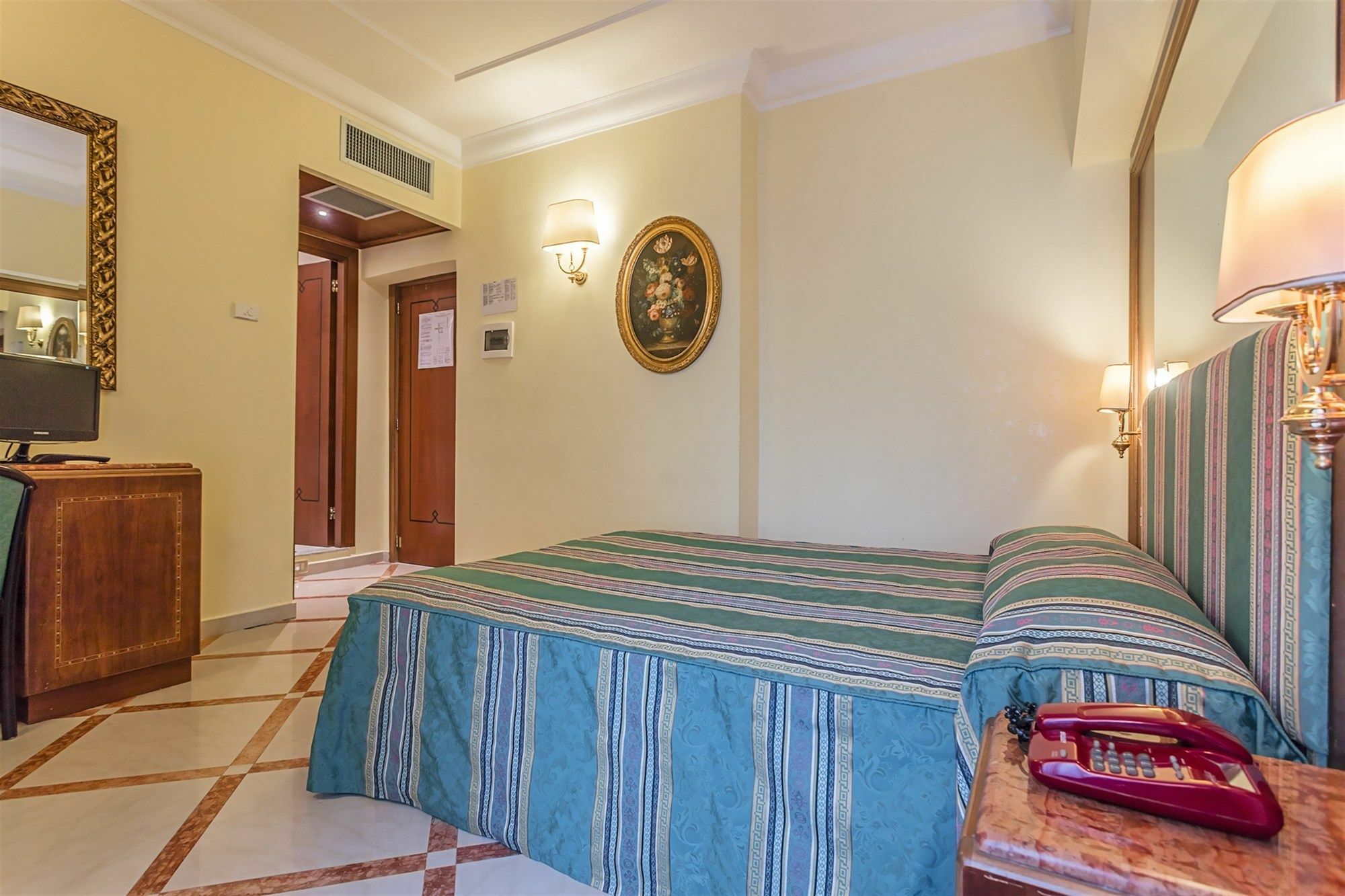 Raeli Hotel Noto Рим Екстериор снимка