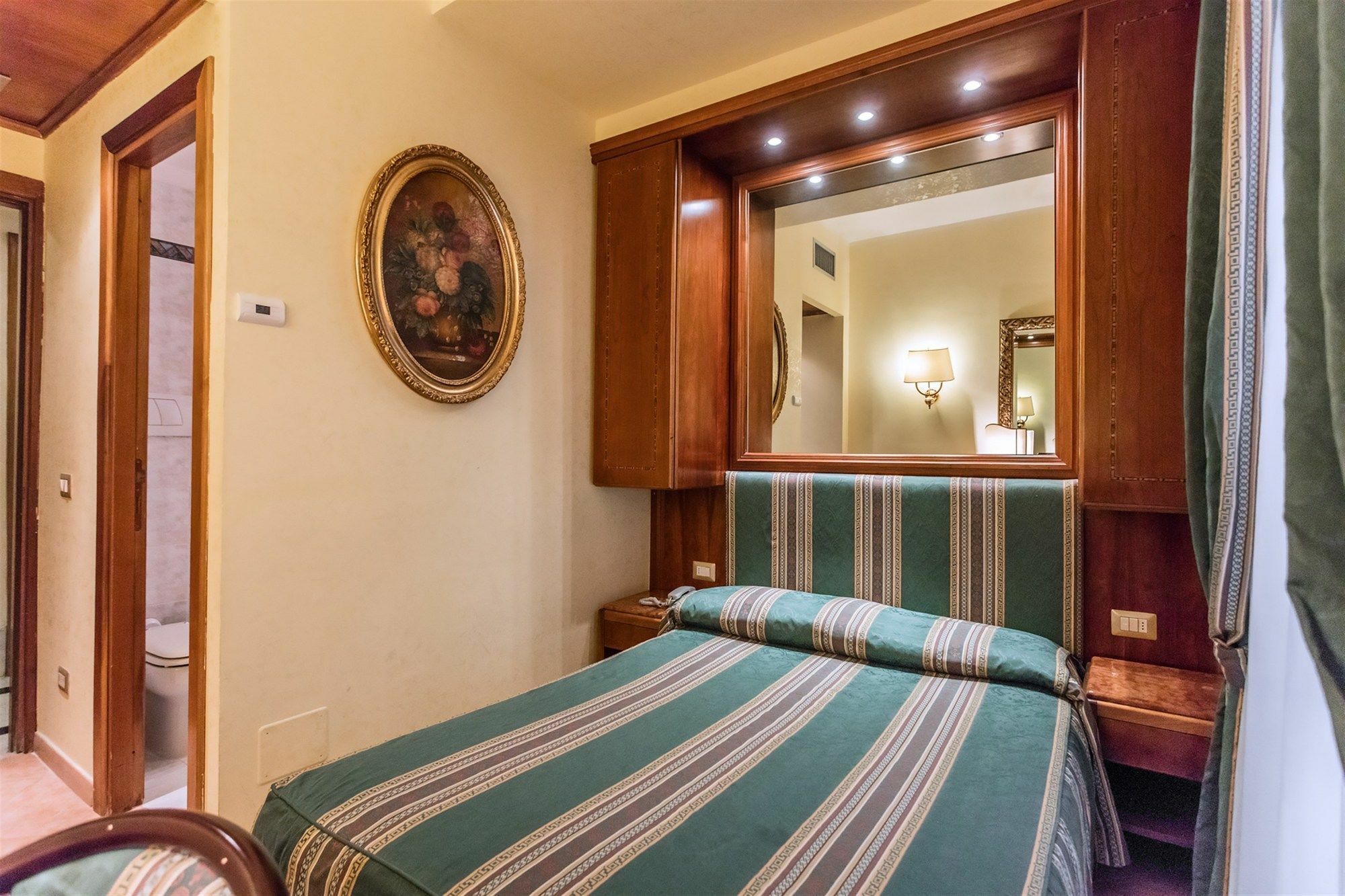 Raeli Hotel Noto Рим Екстериор снимка